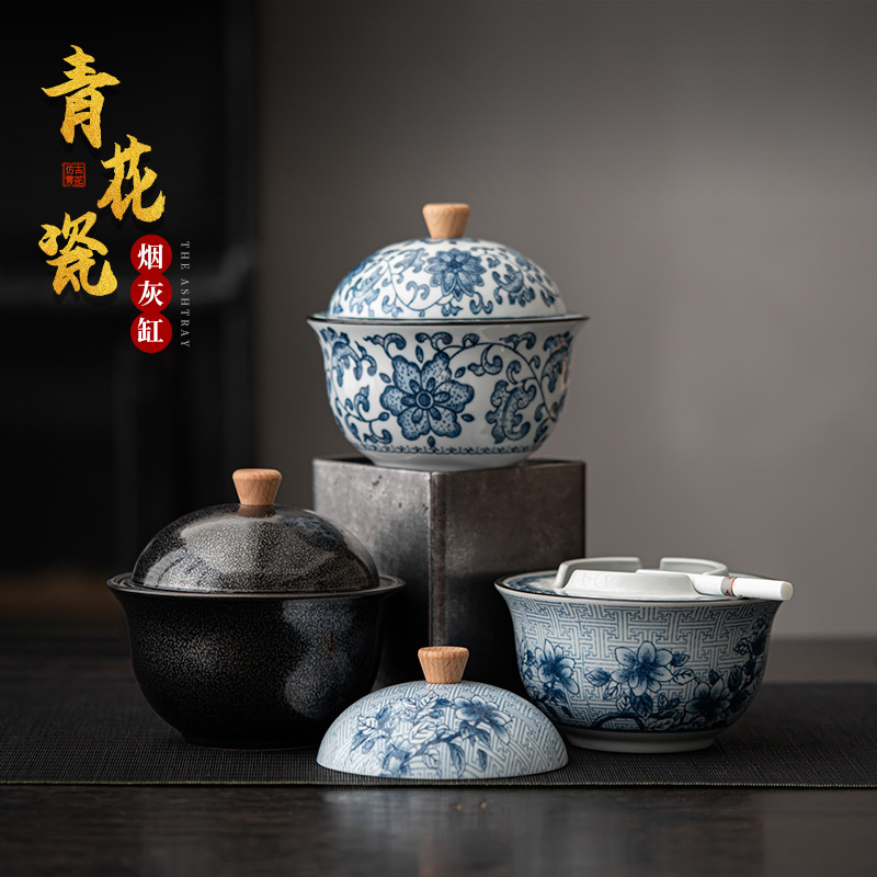 Gạt tàn gốm sứ có nắp chống tro bay gia dụng phòng khách văn phòng sáng tạo gạt tàn đồ trang trí mặt bàn trắng xanh cổ điển