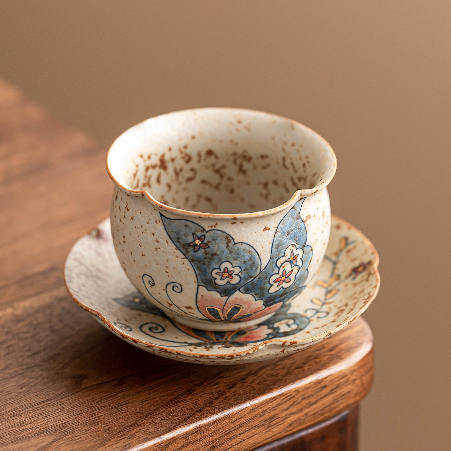 Cốc trà gốm sứ đỏ đá lửa trắng xanh cốc chủ sở hữu đĩa yêu hoa cốc đơn tách trà trà trà trà cốc cốc trà bộ đĩa