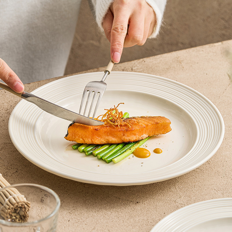 Đĩa kiểu kem, dùng trong gia đình, mẫu mới 2025, đĩa ăn steak, đĩa ăn sáng tròn gốm sứ cao cấp, sang trọng nhẹ nhàng, dùng để bày món ăn.