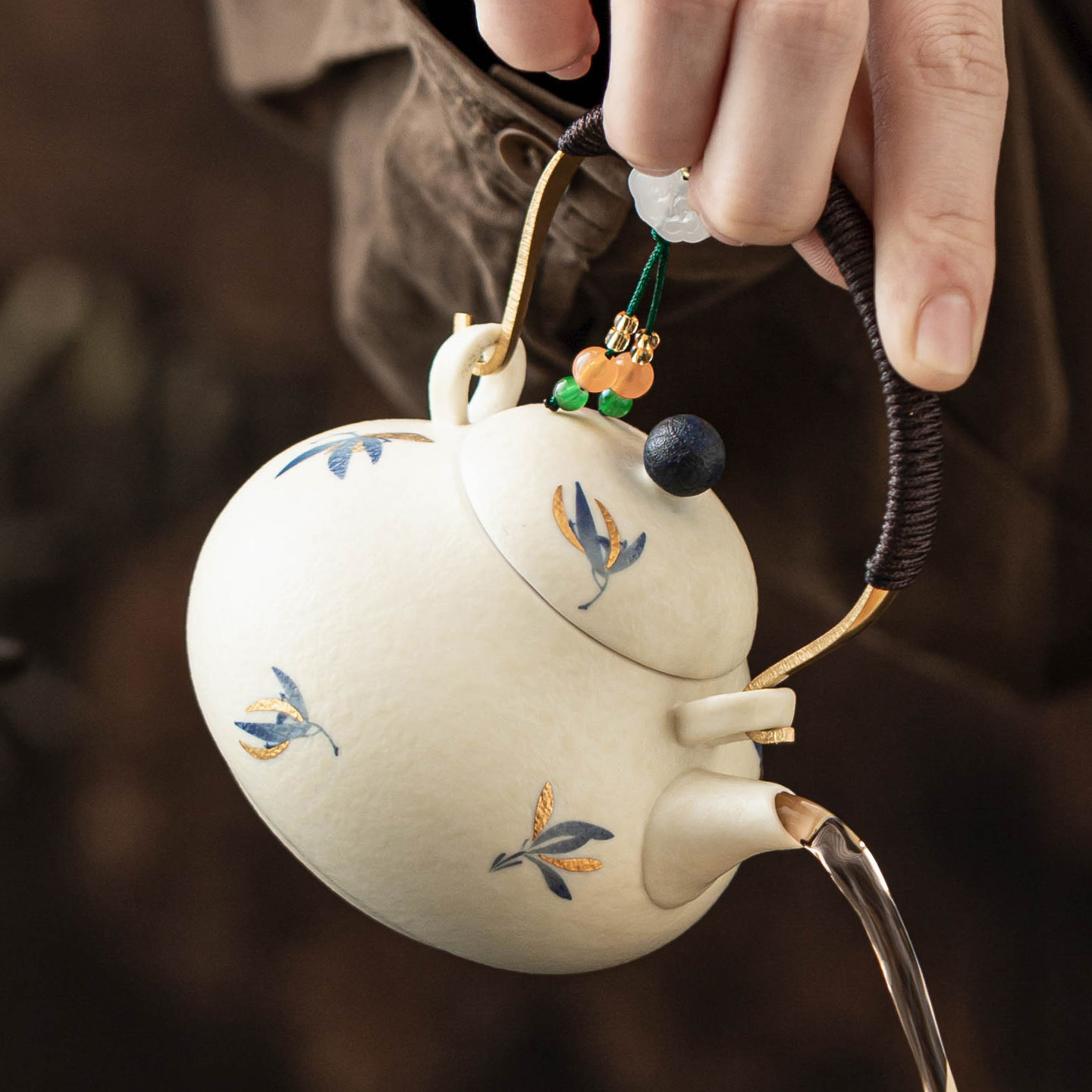 Ấm trà lan hồ điệp vàng vẽ màu trắng mỏ đá ấm trà gốm sứ cao cấp gia dụng ấm trà nhỏ trang nhã ấm đơn