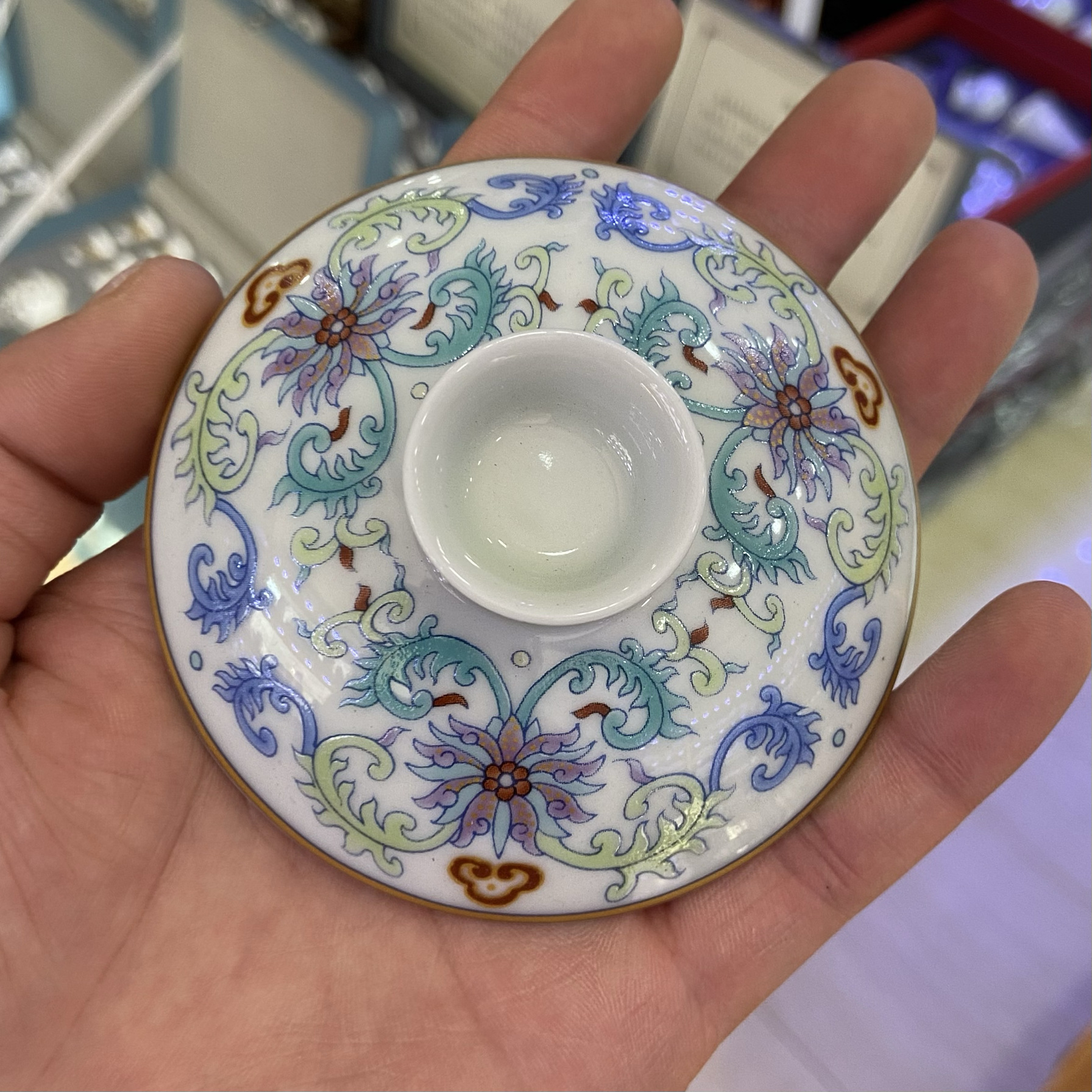 Jingdezhen gốm sứ cổ bùn xô màu vẽ vàng xung quanh cành sen ba chỉ có nắp bát Bộ trà Kung Fu đơn bát trà tách trà