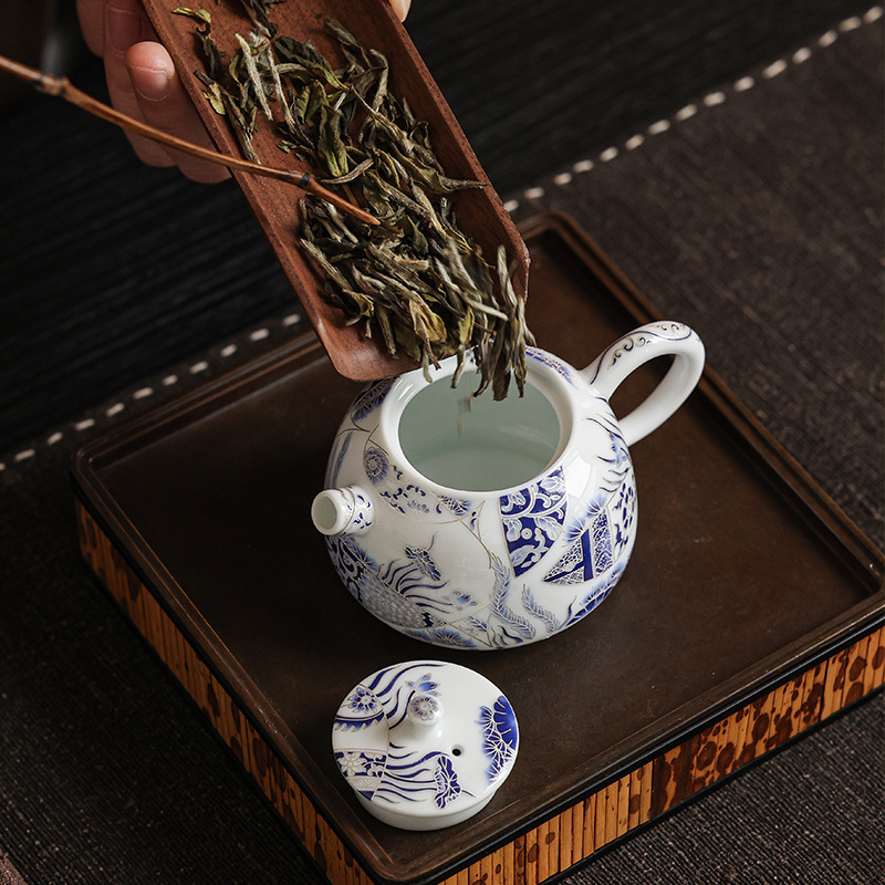 Bộ trà Kung Fu một ấm hai tách hoa văn tảo cá bạc cloisonné hộp quà gốm sứ quà tặng khách hàng lớn tuổi quà tặng