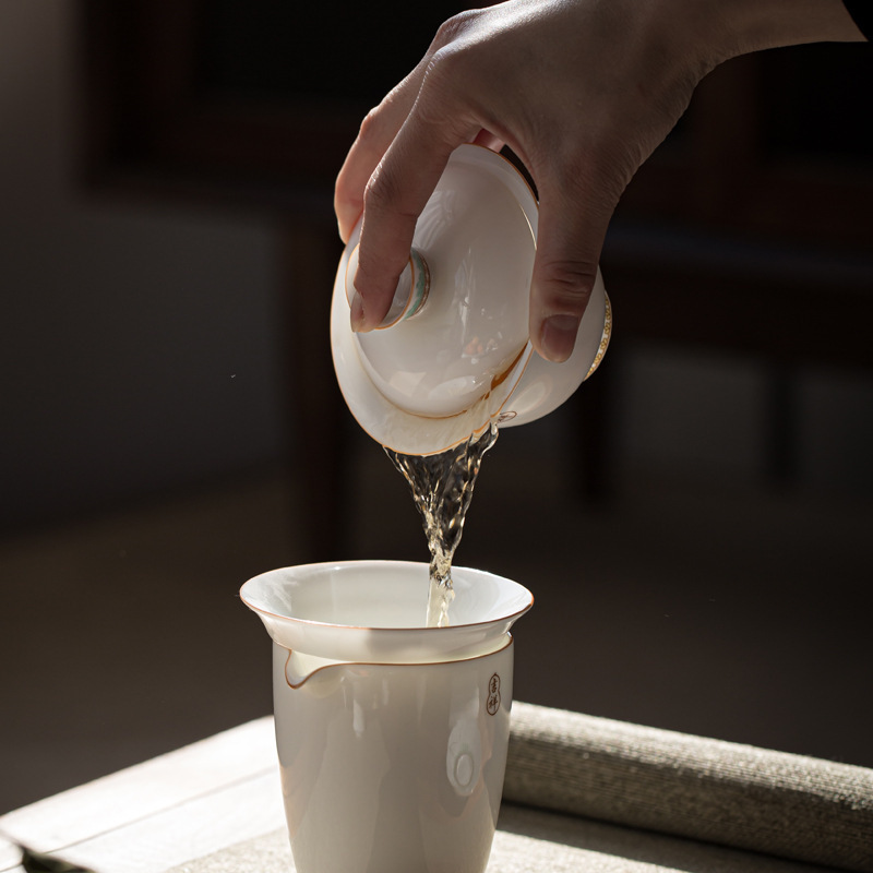 Bát có nắp ba tài vẽ tay Bộ đồ trà Jingdezhen tráng men mỏng sứ trắng không nóng một tay bộ chén trà gốm sứ bát pha trà