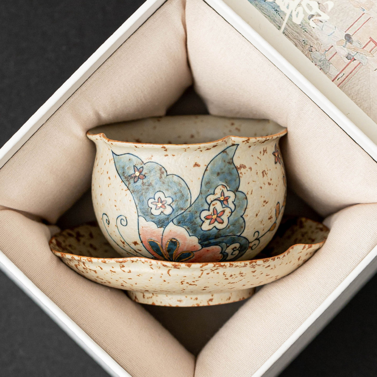 Cốc trà gốm sứ đỏ đá lửa trắng xanh cốc chủ sở hữu đĩa yêu hoa cốc đơn tách trà trà trà trà cốc cốc trà bộ đĩa