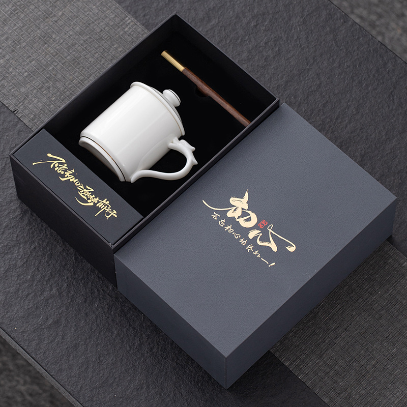 Tách Trà Ngọc Bích bằng sứ trắng và vàng, cốc nước bằng gốm sứ, hoạt động kinh doanh của công ty, logo in, hộp quà tặng cho khách hàng