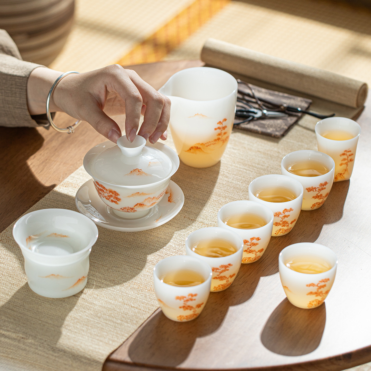 Bộ dụng cụ pha trà bằng tay ngọc bích bằng tay Gong Hong Fortune Bộ ấm trà sứ trắng Dehua tách trà đồ pha trà quà lưu niệm