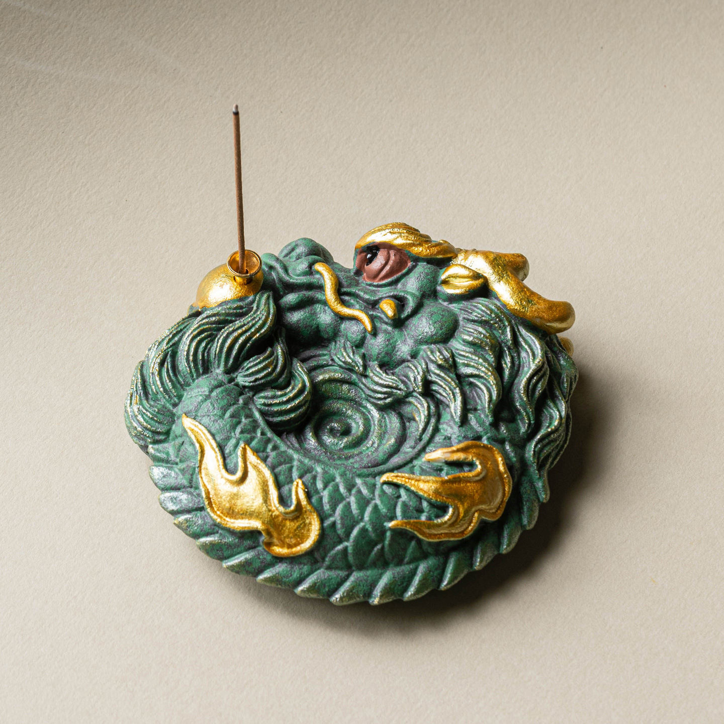 Phong cách Trung Hoa sáng tạo linh vật hút tài lộc giá đỡ hương để bàn rồng hạt trang trí đế đốt hương cao cấp