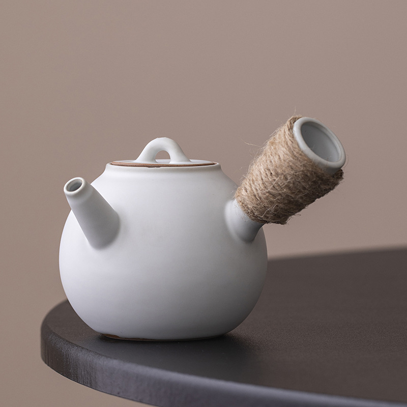 Ấm trà gốm sứ cổ điển ấm trà tay cầm bên kiểu Trung Quốc ấm pha trà lọc tay cầm chống bỏng ấm sáng tạo ấm gốm đơn