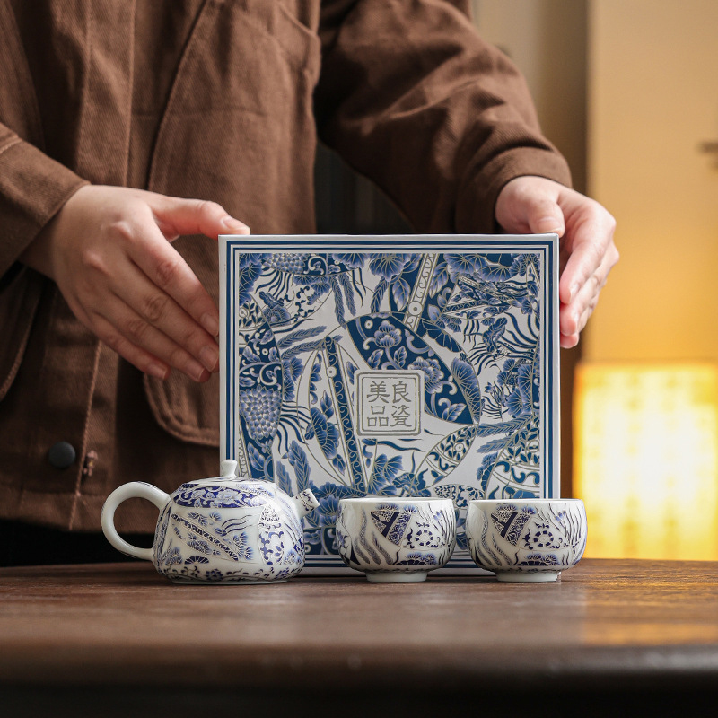 Bộ trà Kung Fu một ấm hai tách hoa văn tảo cá bạc cloisonné hộp quà gốm sứ quà tặng khách hàng lớn tuổi quà tặng