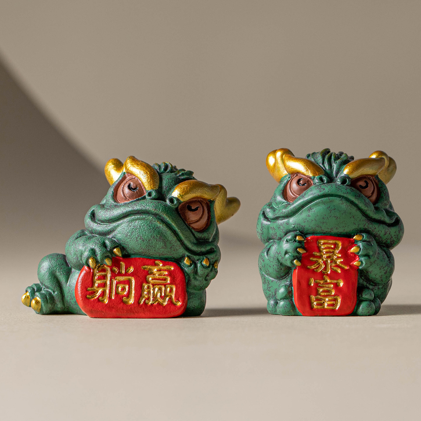 Đồ trang trí để bàn hình con cóc vàng sáng tạo phong cách Trung Quốc bằng đá sa thạch xanh
