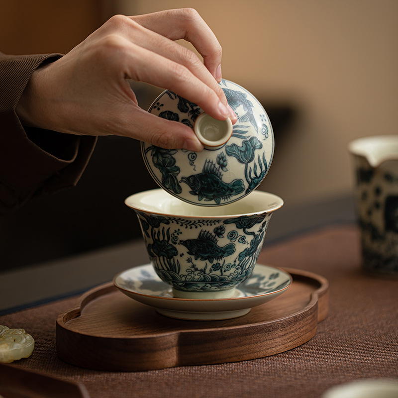 Bát có nắp tam tài hoa văn tảo cá lò Song Ru kiểu Trung Quốc