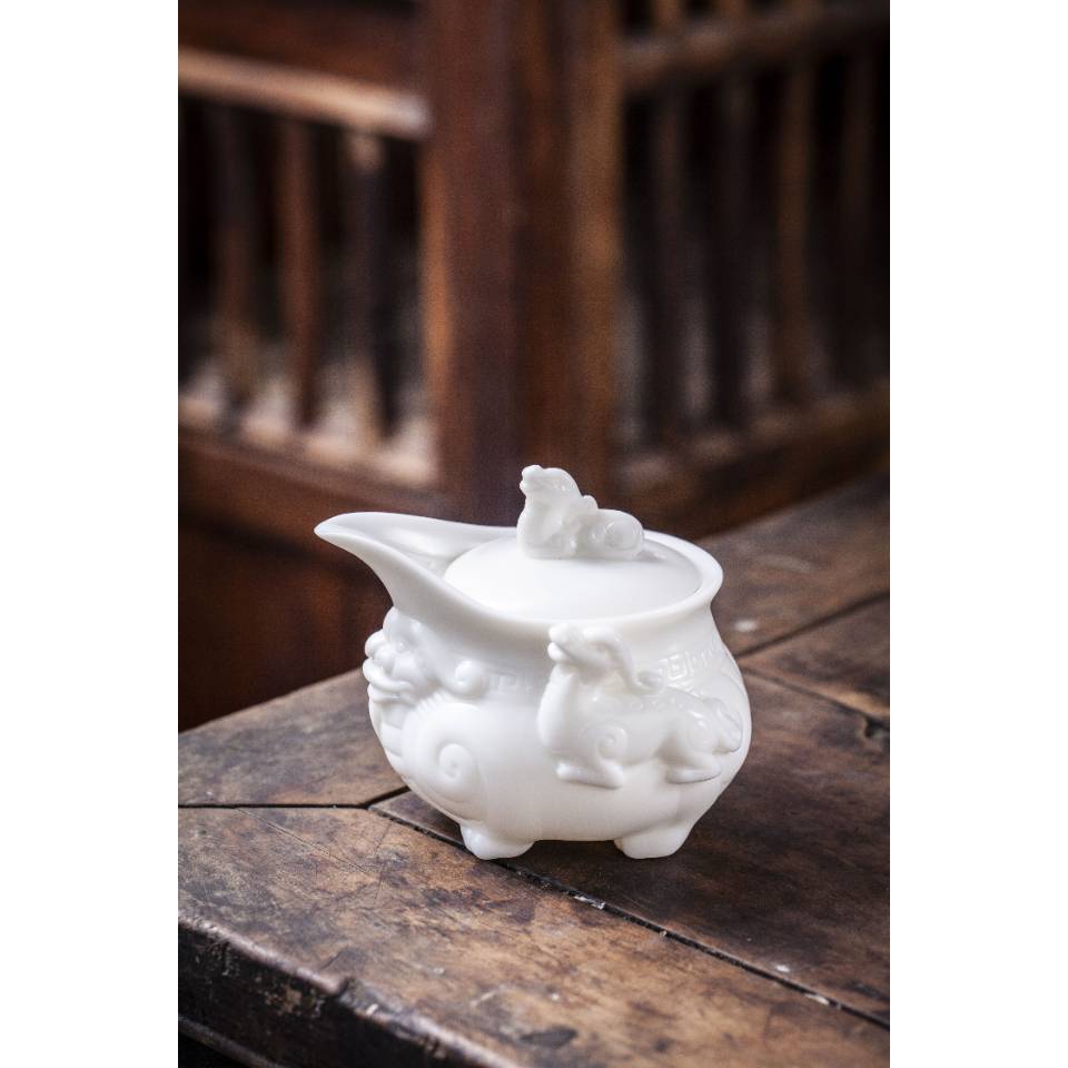 Dehua Sứ trắng Guo Zhibao Jadeite Sứ không tráng men Pixiu Bình cầm tay Bình trà lớn chống bỏng cao cấp.