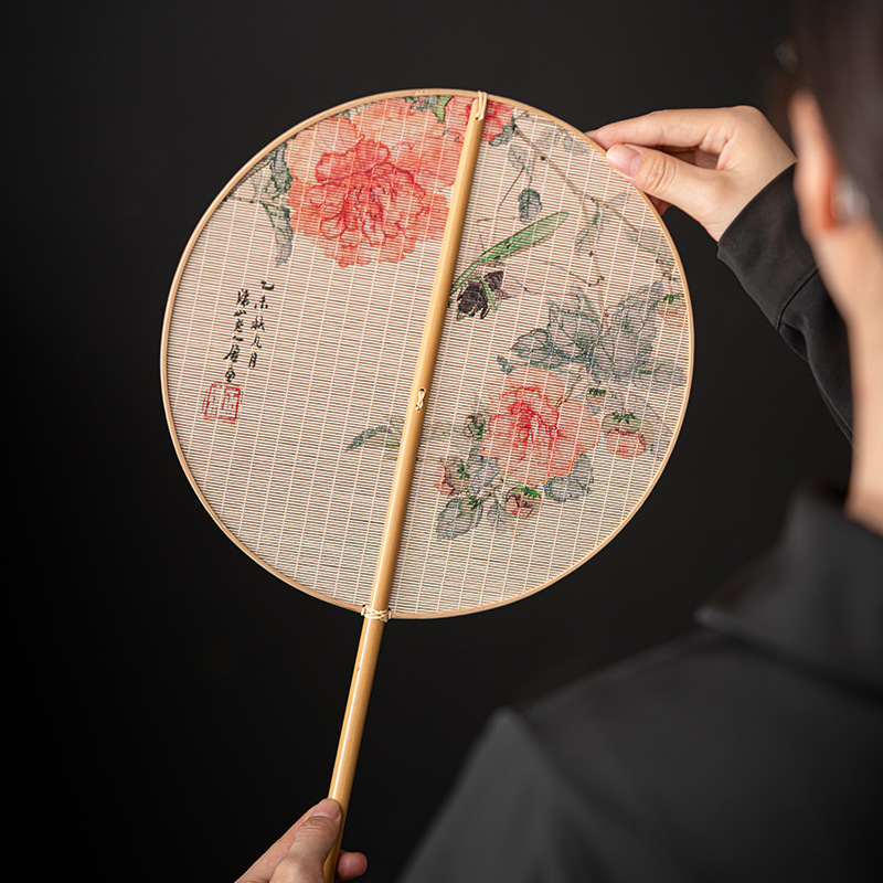 Quạt nhỏ satin đan tre thủ công quạt lớn Quạt tre Trung Quốc sơn mài lớn quạt đuôi quạt tre dày Quạt Gỗ Xanh