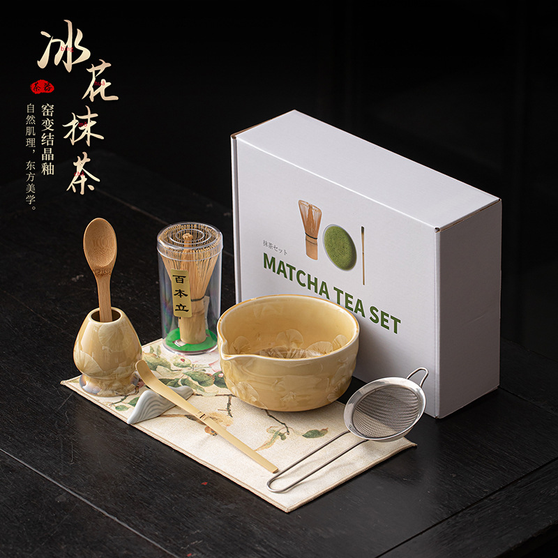 Bộ dụng cụ pha trà Nhật Bản gồm 8 món: chén trà, dụng cụ đánh trà, rây trà, men gốm nung kết tinh thể hình bán xoắn hoa băng matcha.