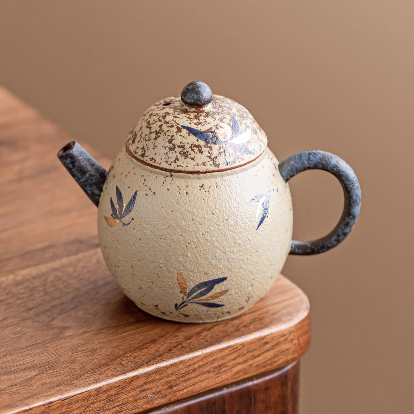 Ấm trà đỏ đá lửa trắng xanh ấm trà đơn phong lan vẽ tay bằng gốm sứ khắc vàng ấm pha trà Kung Fu công suất nhỏ ấm vật phẩm gia dụng