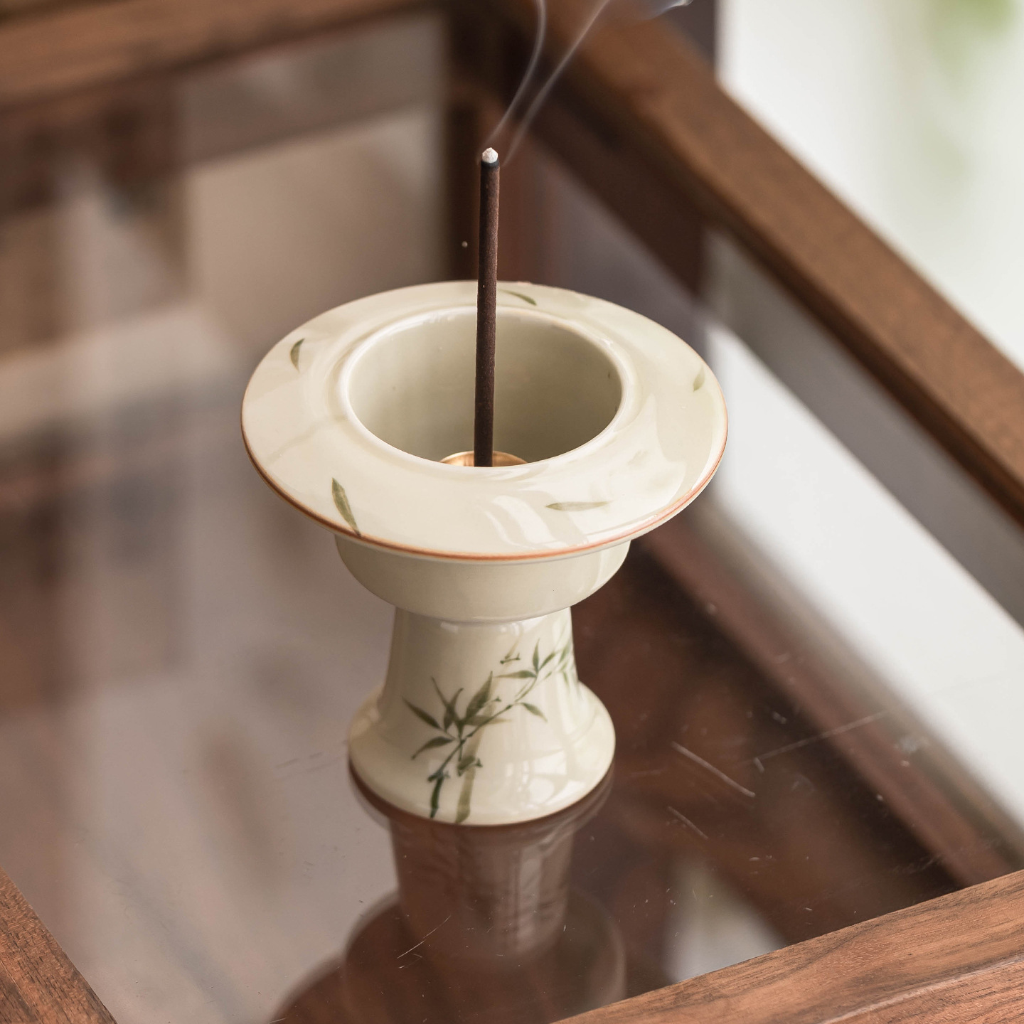 Vẽ tay màu xanh ngọc lục bảo hương thơm cắm hương thơm điểm hương thơm hương thơm mới phụ kiện trà đạo Trung Quốc gốm chân cao chân nến đơn