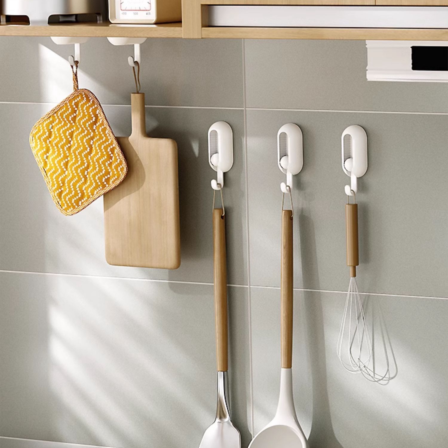 Móc xoay đa năng kiểu Nhật, móc treo chịu lực tường nhà bếp không đục lỗ, móc dán liền mạch sau cửa ra vào cặp sách