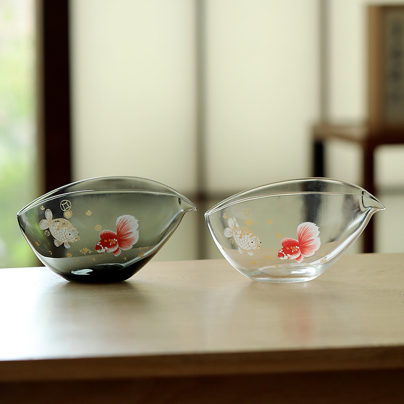 Sự phong phú của vàng và ngọc với cá, thuyền một lá, cốc công bằng, biển trà, vách ngăn trà thủy tinh borosilicate cao chịu nhiệt trong suốt, cốc đều.