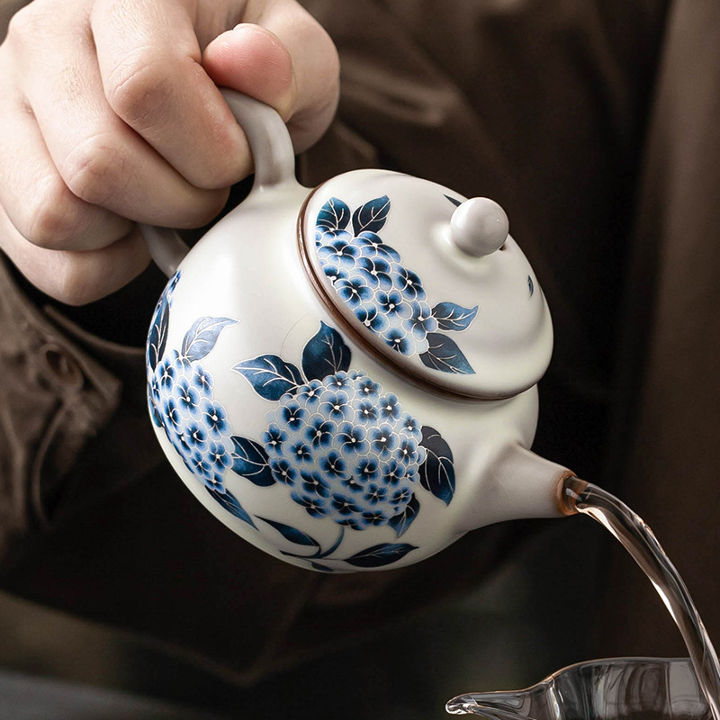 Ấm trà tinh tế cao cấp Ru Kiln ấm cầm tay hoa cẩm tú cầu Ruqing đông lạnh mỡ lợn ấm pha trà gia dụng một ấm hai chén quà tặng