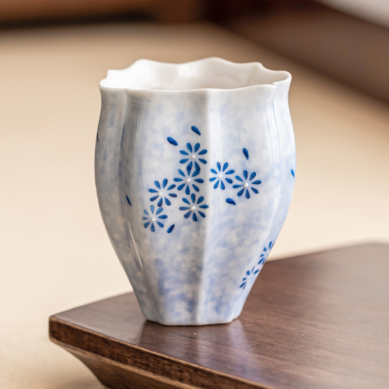 Cốc trà màu xanh lam cốc chủ nhân cốc hoa cúc vẽ tay bộ trà gốm sứ sáng tạo cốc trà Kung Fu dung lượng lớn