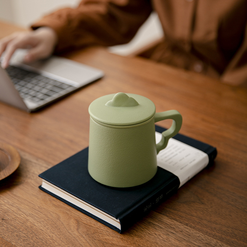 Cốc trà gốm sứ có nắp tách trà tách trà cốc pha trà đơn giản nhẹ nhàng sang trọng cho cá nhân nam nữ bán buôn cốc nước văn phòng