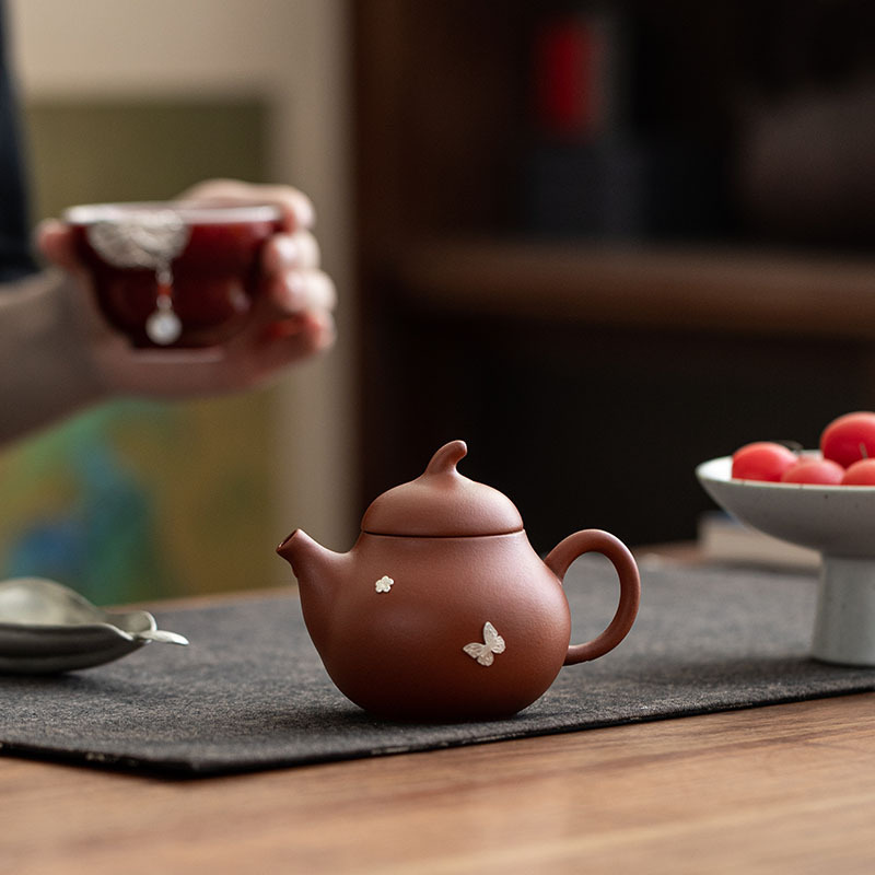 Ấm trà bầu đất sét màu tím tráng men bạc, ấm trà lọc nhỏ sáng tạo theo phong cách retro, hộp quà tặng một nồi dành cho các nhà lãnh đạo và người lớn tuổi.