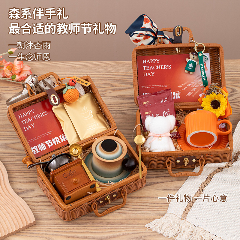 Quà tặng sáng tạo ngày nhà giáo cho nữ giáo viên, quà lưu niệm thiết thực, máy pha cà phê, hộp quà đan mây