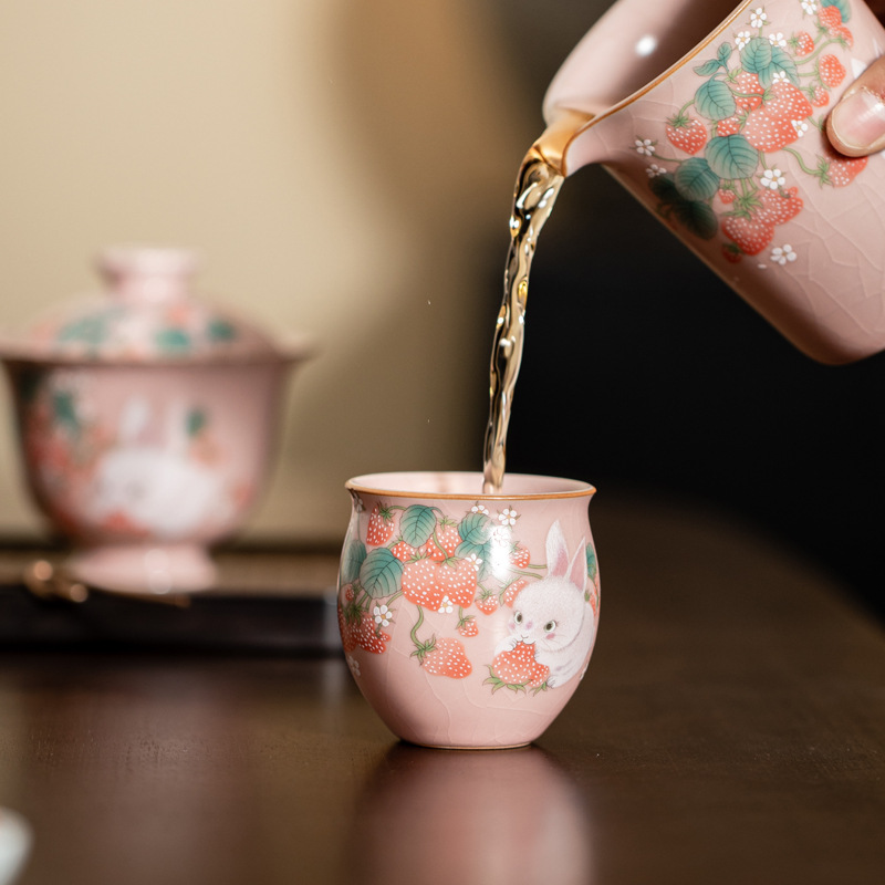 Tách trà giả cổ nhà Tống, màu hồng, chất liệu gốm sứ, dùng trong gia đình, có men nứt, phù hợp với bộ trà đạo lò Ru, tách trà dùng để nếm trà.