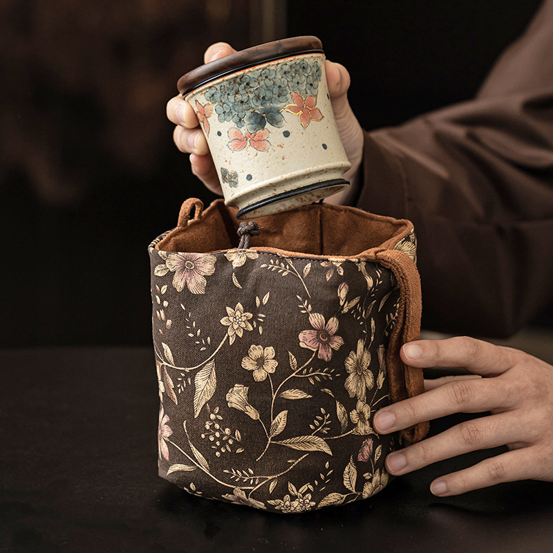 Bộ trà du lịch cầm tay màu đỏ đá lửa xanh và trắng chạm khắc hoa cẩm tú cầu vàng cốc khách nhanh gốm sứ kiểu Trung Quốc retro cắm trại cho một người uống