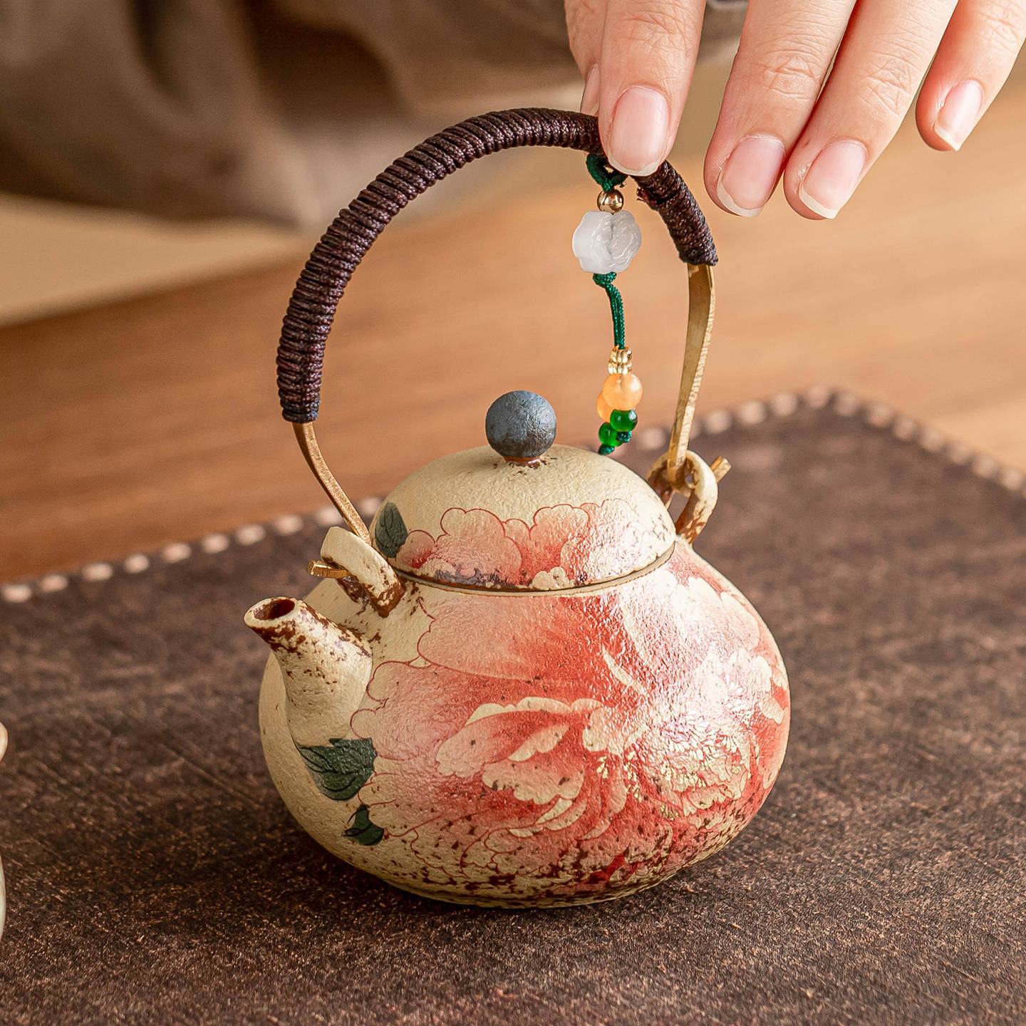 Ấm trà đỏ đá lửa trắng xanh ấm trà hoa mẫu đơn vẽ tay gốm sứ tinh tế ấm tách nước trà mới