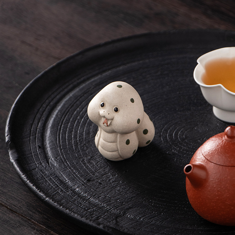 Yixing quặng thô tử sa trà vật nuôi rắn hoàng đạo rắn sáng tạo dễ thương bàn trà bàn trà bàn trà đồ trang trí chơi trà