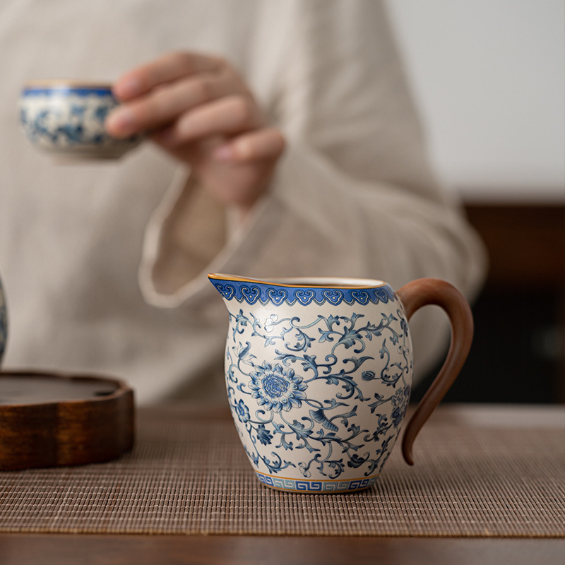 Cốc pha trà xanh trắng gia dụng cốc cốc pha trà công bằng gốm sứ cốc pha trà công bằng