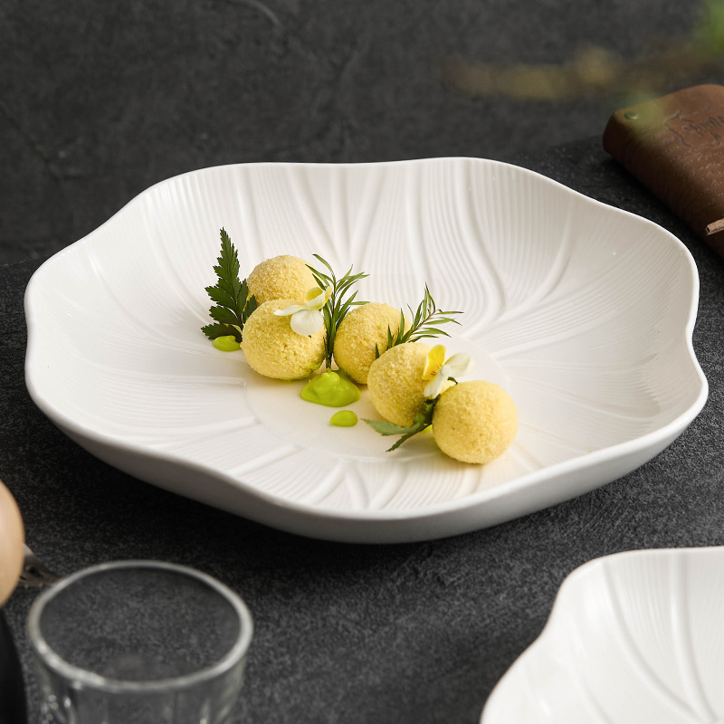 Đĩa gốm sứ kiểu Tây Bauhinia Đĩa thức ăn gia dụng Đĩa thức ăn không quy tắc Bộ đồ ăn khách sạn Đĩa thức ăn sáng tạo