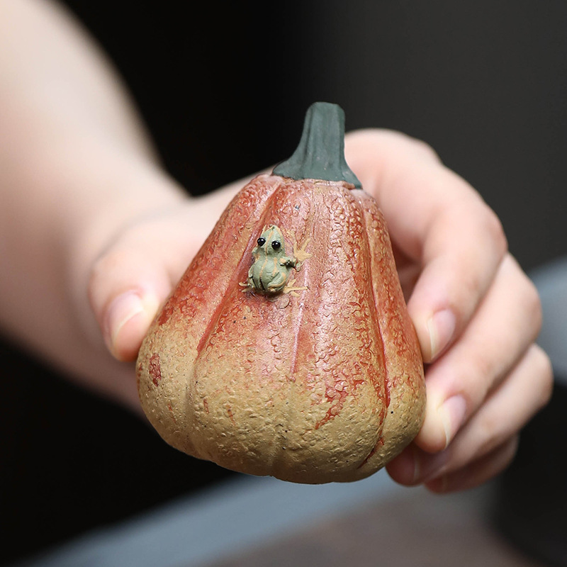 Vật nuôi trà cát tím phun nước ếch bí ngô bộ trà đồ trang trí sáng tạo cao bí ngô ngắn tác phẩm điêu khắc bí ngô Yixing chính hãng bán buôn