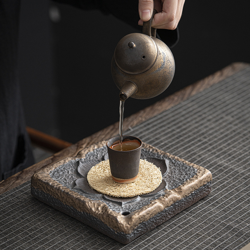 Nhà sản xuất Bán Buôn Đồ gốm thô mạ vàng loại bình lưu trữ nước vuông bằng gốm Sứ loại nhỏ bằng gốm Sứ Khay đựng trà phụ kiện gia dụng