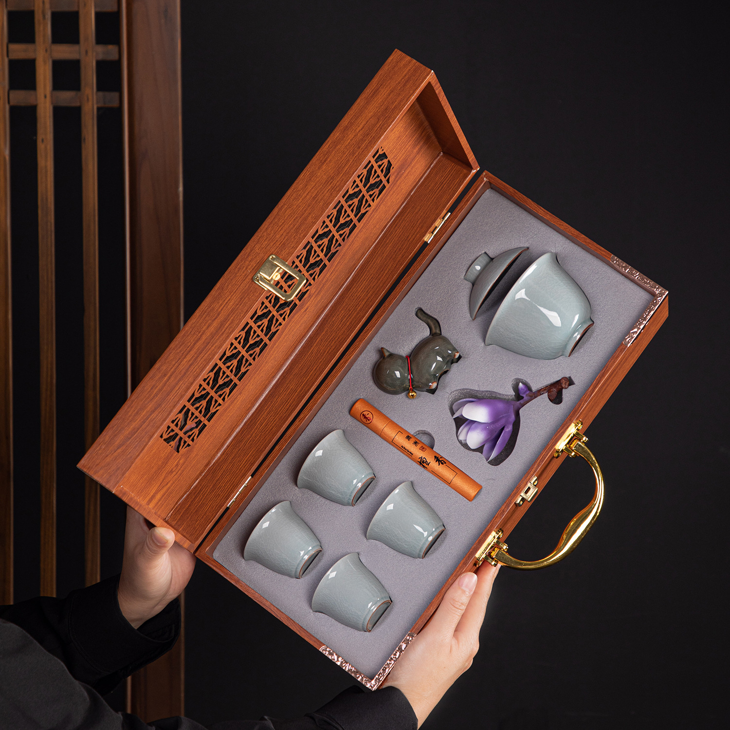 Bộ quà tặng bộ trà văn hóa và sáng tạo Bảo tàng Cung điện Quốc gia, logo, quà lưu niệm cho khách hàng, quà tặng doanh nghiệp thiết thực, quà tặng doanh nghiệp
