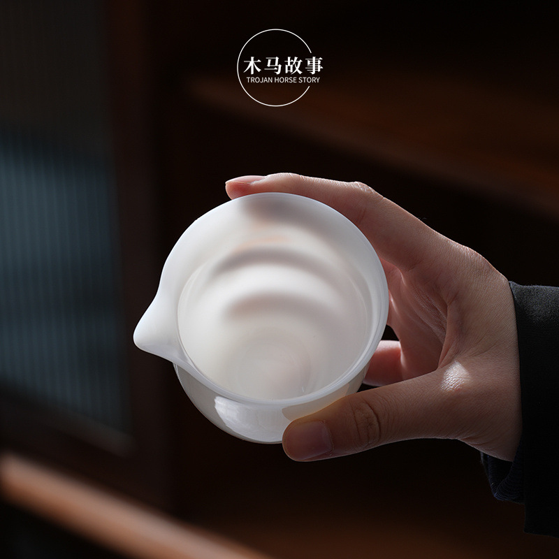 Cao cấp vẽ tay đá ngọc bích sứ công phu cốc Dehua sứ trắng trà biển trà chia ngăn chống bỏng đồng phục cốc gốm bộ trà trà thoát nước