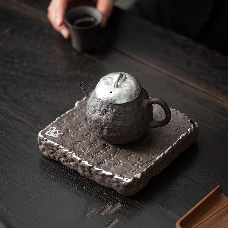 Kongjizhai gốm thô trái tim kinh ấm Phụ Kiện Bộ trà Retro Ấm gốm Sứ Pha khô Trà bàn đệm ấm tấm tiết kiệm