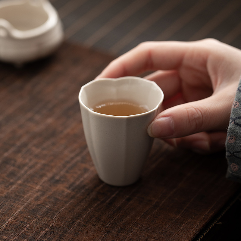 Bán buôn tách trà cánh hoa màu xám thực vật cốc chủ nhân cốc trà đồ dùng gia đình gốm sứ bộ trà kungfu cá nhân cốc đơn
