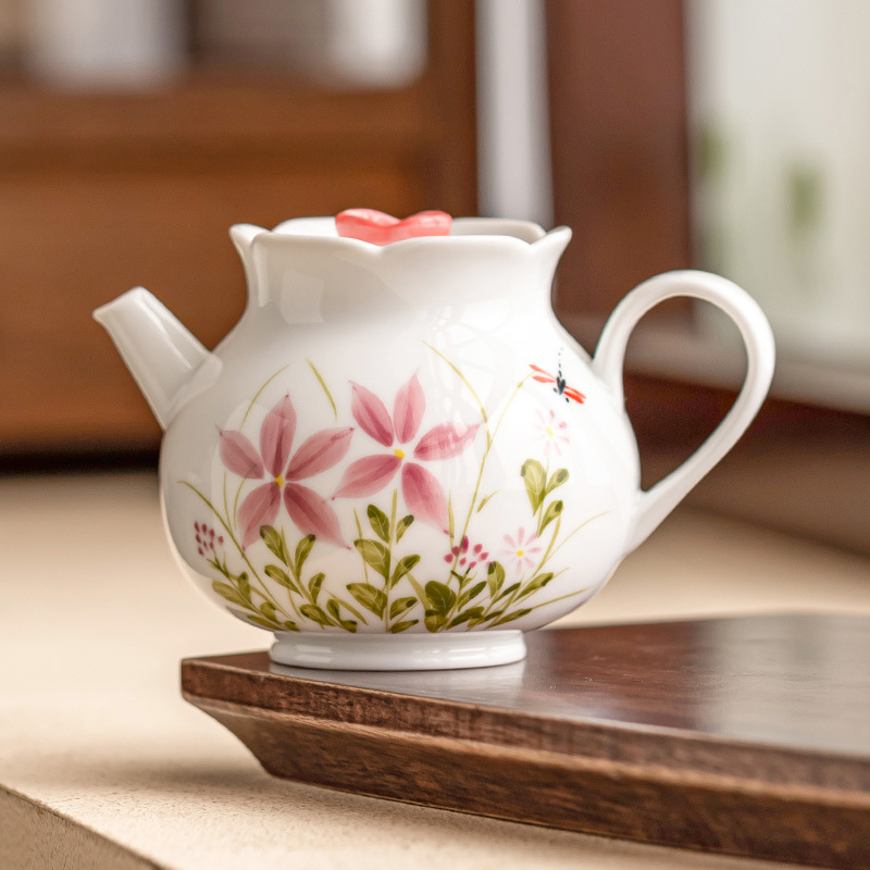 Ấm trà chuồn chuồn cúc họa mi vẽ tay cực chất ấm pha trà tay chống bỏng cao cấp gia dụng ấm cầm tay có dây lọc gốm sứ cỡ nhỏ