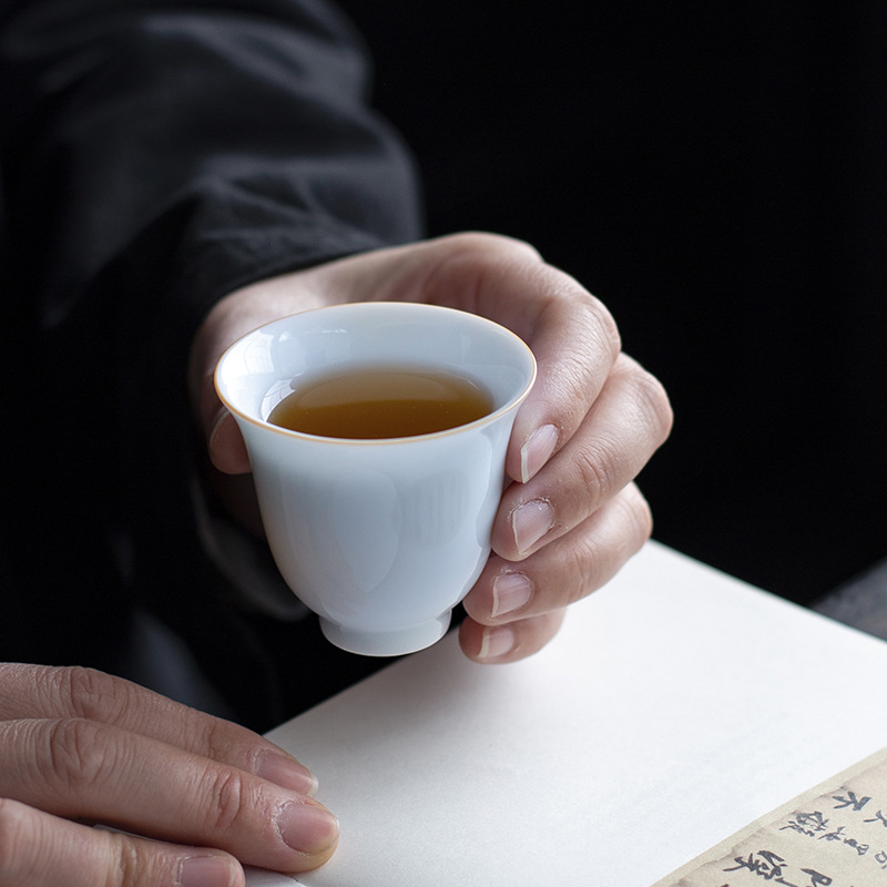 Cốc chủ nhân màu xanh bóng trắng sứ Đức Hoa cốc khách bào thai mỏng thủ công cốc trà cốc trà Kung Fu cốc trà uống trà gia dụng cốc trà kiểu Trung Quốc