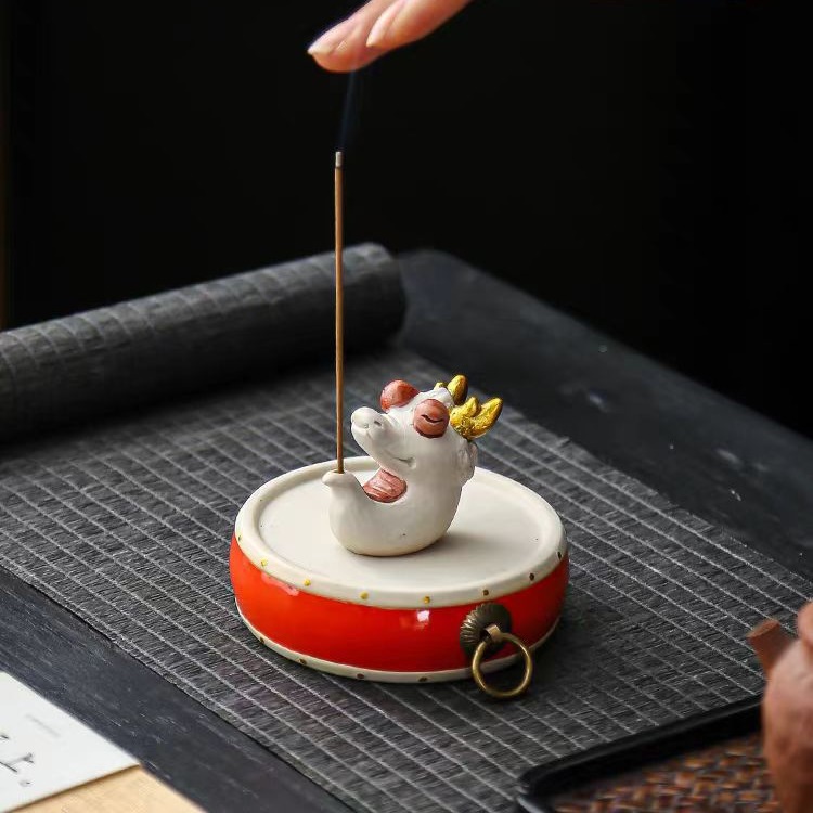 Đồ trang trí năm rồng gốm sứ rồng trống cắm hương Dây gia dụng Lư hương nằm Lư hương gỗ đàn hương khay hương dây trong nhà đáy