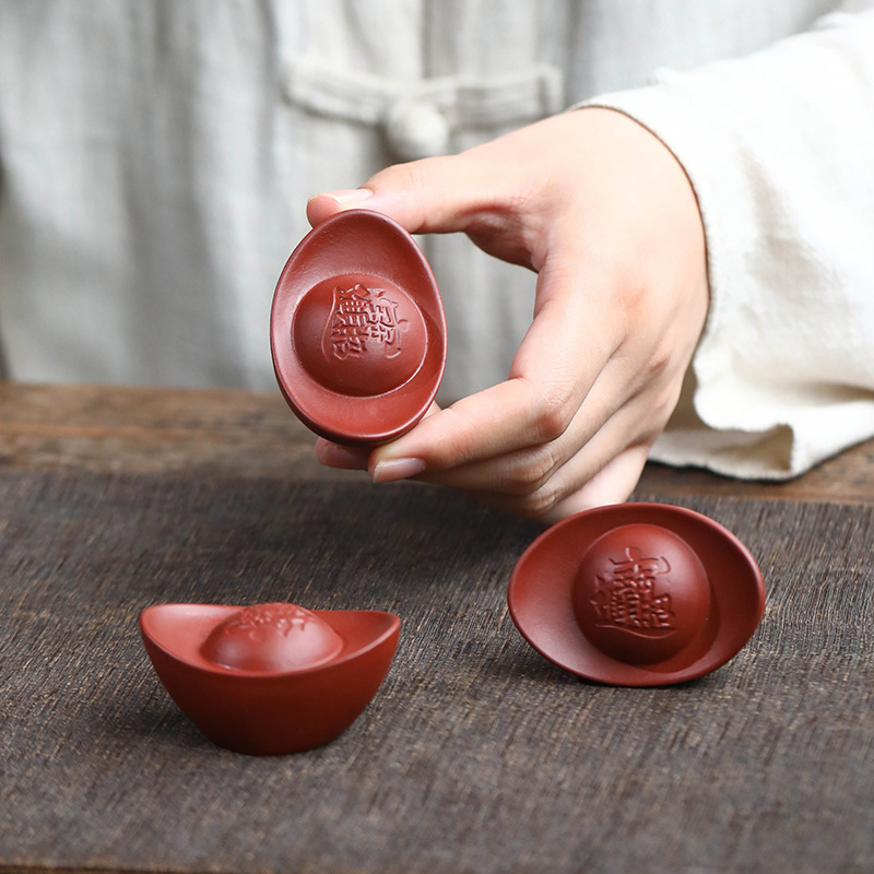 Đồ trang trí Yuanbao vật nuôi trà cát tím Yixing phần vàng bộ trà thủ công bàn trà tay chơi trà tay cầm chơi đồ thủ công bán buôn