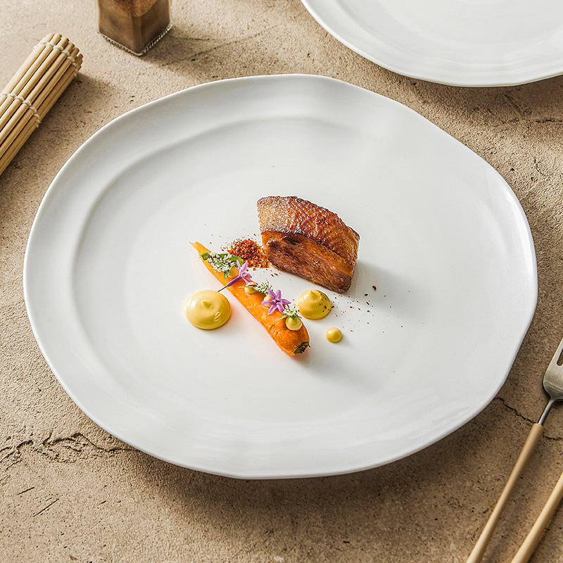 Đĩa phẳng Liu Ying Đĩa nông Đĩa đồ ăn phương Tây đơn giản hiện đại gia dụng Đĩa bít tết Đĩa thức ăn Đĩa thức ăn Khách sạn Đĩa thức ăn hình tròn không đều