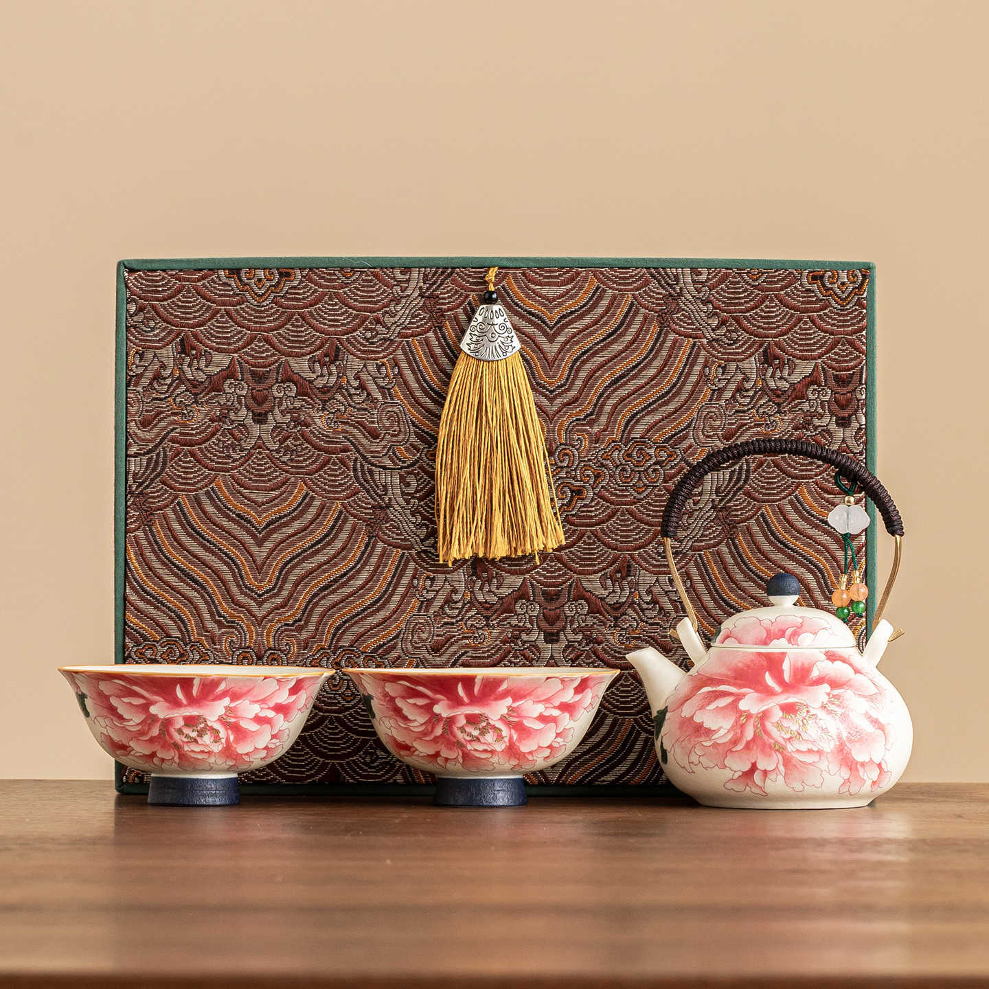 Bộ ấm trà Kung Fu trắng đá mỏ khắc vàng quốc sắc Thiên Hương ấm trà gốm sứ gia dụng kiểu Trung Quốc một ấm hai chén