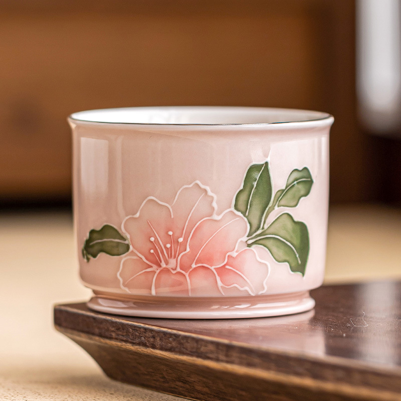 Cốc ống đứng xếp chồng chạm khắc hoa huệ hồng cốc trà gia dụng cốc chủ nhân sản phẩm chuyên dụng cá nhân cốc trà bộ trà Kung Fu gốm sứ Trung Quốc