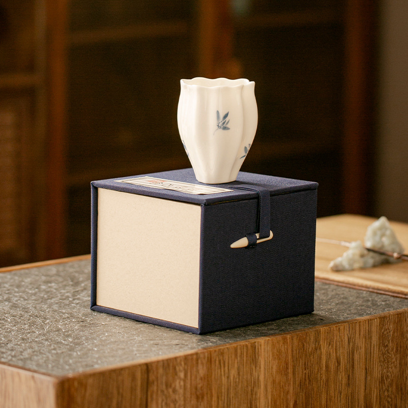 Gốm sứ tinh khiết vẽ tay bướm lan chủ nhân cốc trà sứ trắng cốc trà sứ trắng sáng tạo gia dụng bán buôn cốc trà