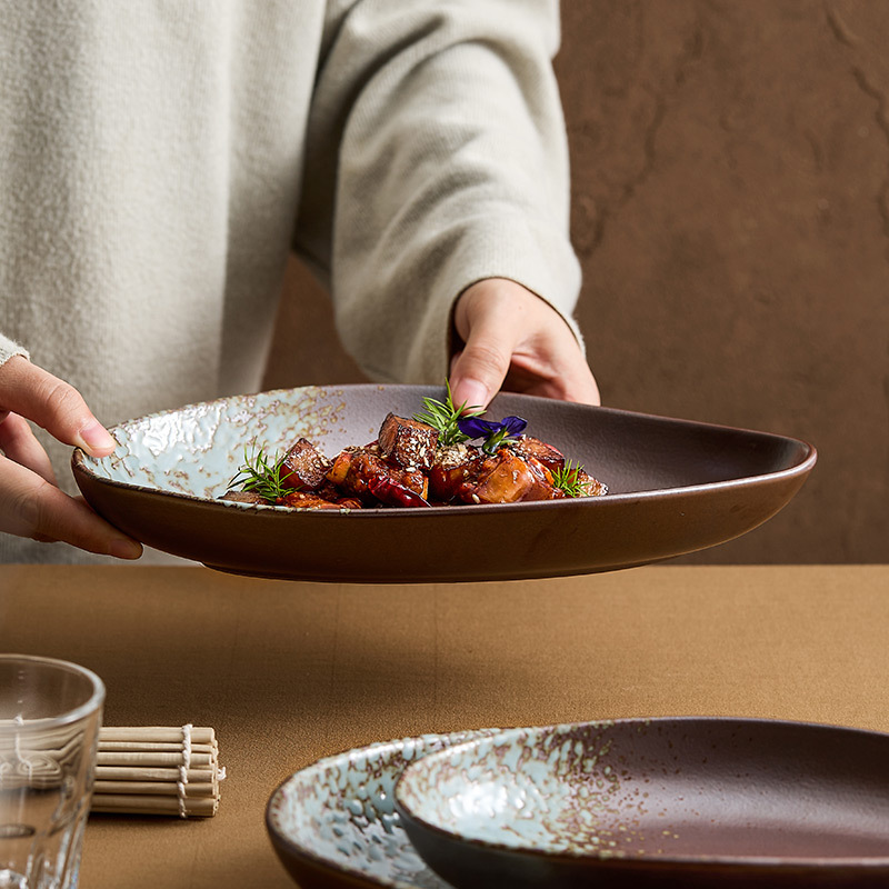 Đĩa cổ điển Dehua Đĩa thực phẩm Đĩa hình bầu dục có hình dạng đặc biệt Món ăn phân tử cảm giác cao cấp Nhật Bản Bộ đồ ăn Đĩa gốm Đĩa cá