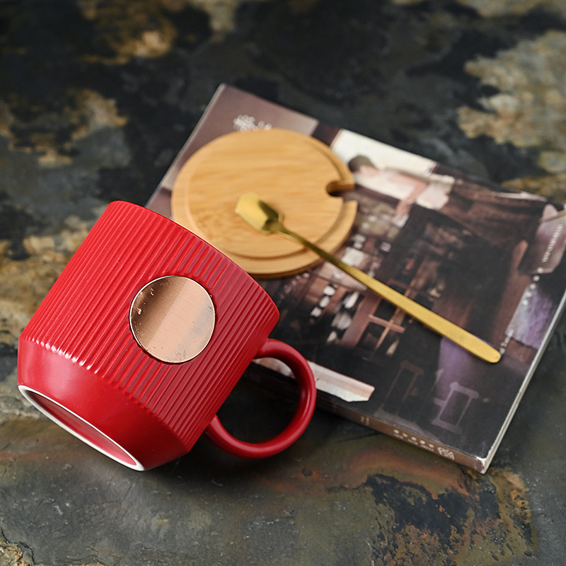 Dehua cốc gốm có nắp nước cốc văn phòng sáng tạo cốc cà phê cốc cà phê con dấu đồng quà tặng cốc bán buôn