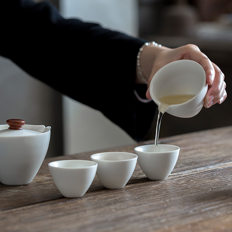 Bộ trà du lịch di động cốc khách nhanh bằng gốm Sứ đơn giản gia dụng nhỏ một ấm Ba cốc Túi xách ngoài trời trên xe